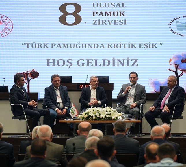 İzmir'de 8. Ulusal Pamuk Zirvesi düzenlendi