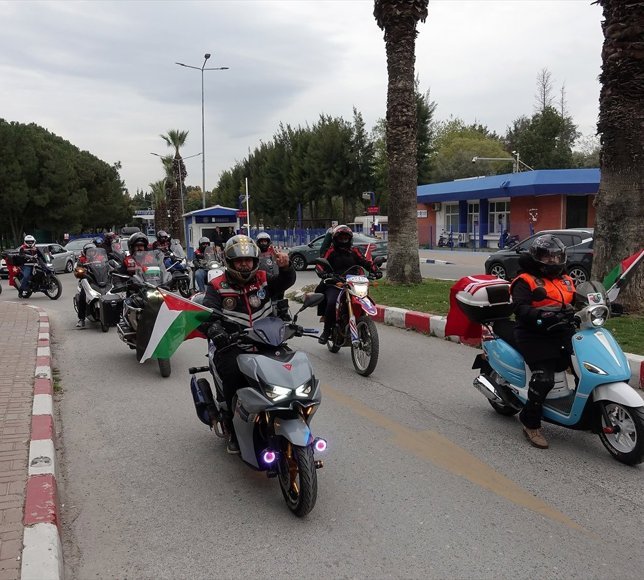 İzmir'de İsrail'in Filistin politikalarına tepki amacıyla araç konvoyu düzenlendi