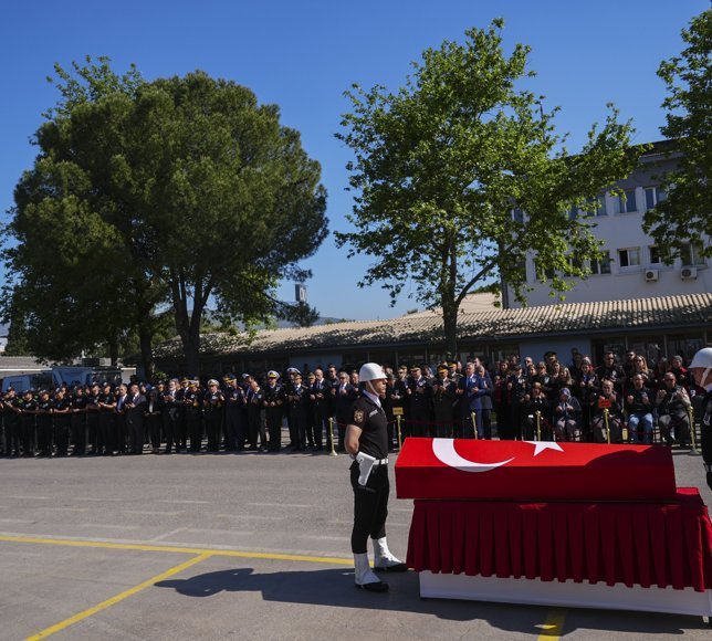İzmir'de trafik kazasında şehit olan polis Serkan Hızlı için tören düzenlendi