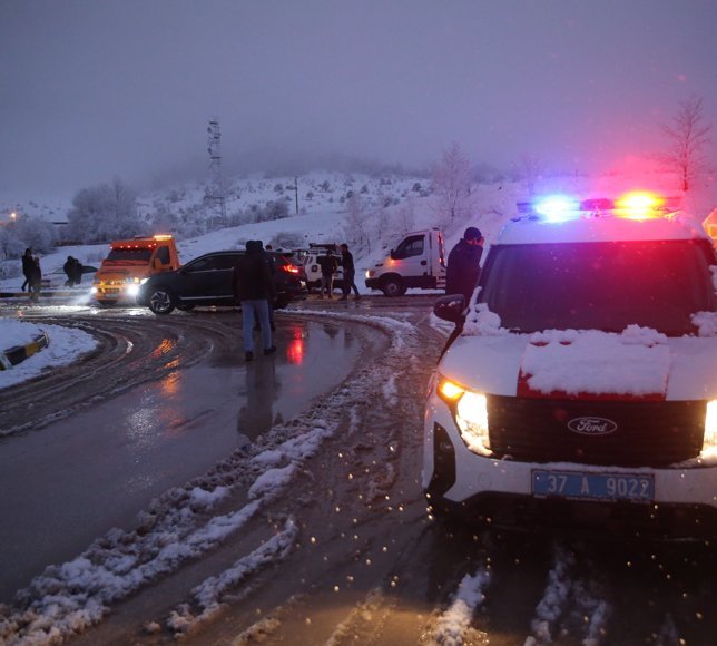 Kastamonu'da 10 aracın karıştığı trafik kazasında 6 kişi yaralandı