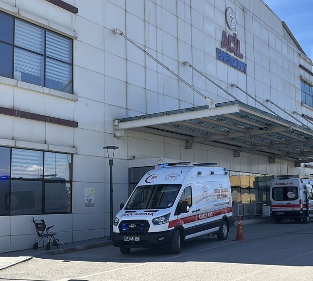 Kastamonu'da otomobilin çarptığı 2 lise öğrencisi yaralandı