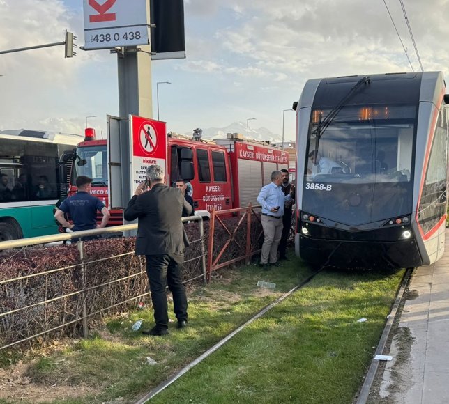 Kayseri'de tramvayın çarptığı kadın yaralandı