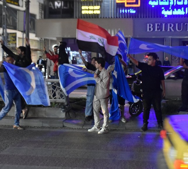 Kerkük'te Türkmen valinin seçilmesinin ardından Türkmenler sokaklarda kutlama yaptı