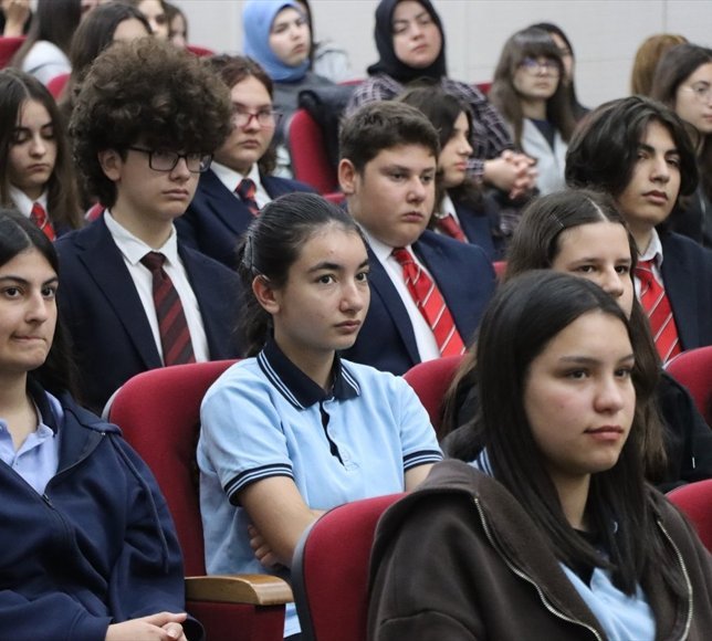 Kırklareli'nde öğrencilere 'Adab-ı Muaşeret ve Zarafet' eğitimi verildi