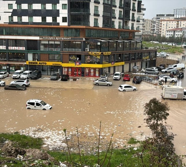 Mardin'de sağanak etkili oldu