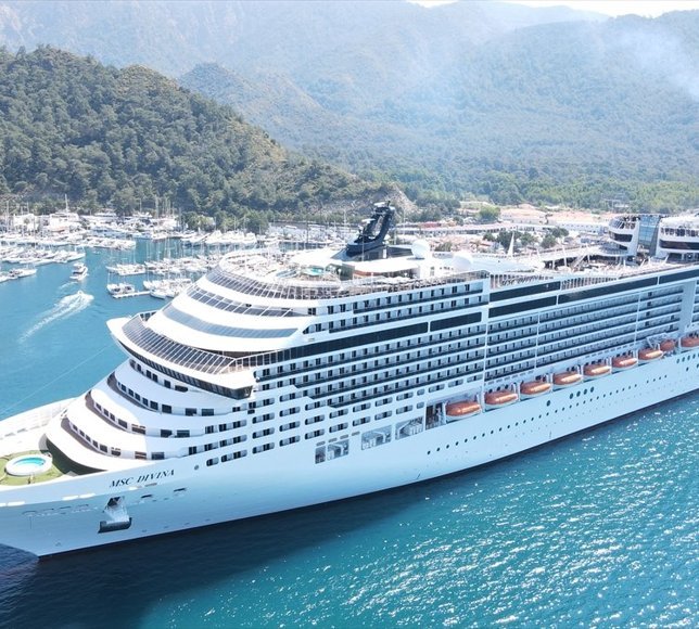 Marmaris'e 'MSC Divina' kruvaziyeriyle 3 bin 280 turist geldi