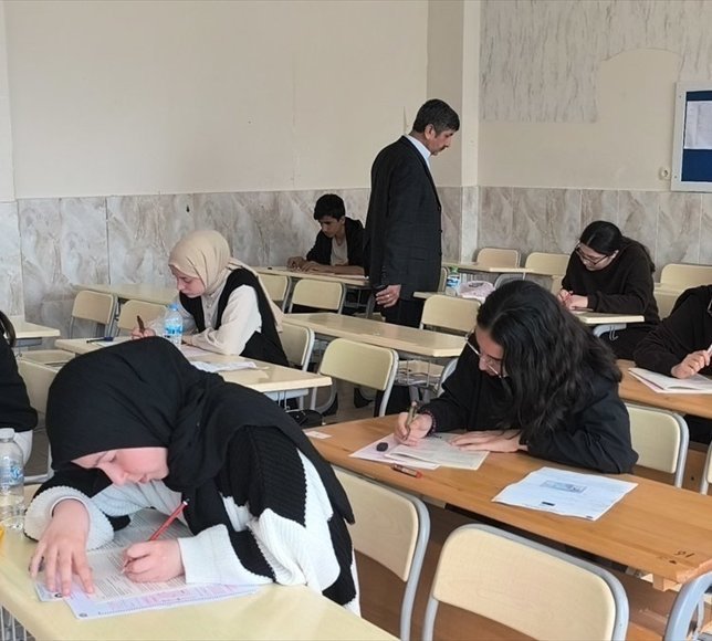 Mersin'de öğrenciler umre ödülü için yarıştı