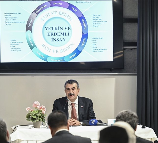 Milli Eğitim Bakanı Tekin 'Evlat Nöbetleri Gönüllülük Seferberliği' eğitimini ziyaret etti