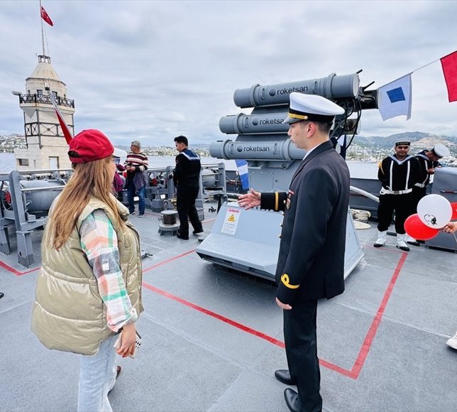 Muğla'da askeri gemiler ziyarete açıldı