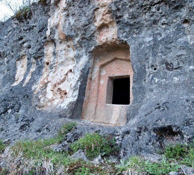 Ordu'daki Tikenlice Kaya Mezarları ziyaretçilerin ilgisini çekiyor