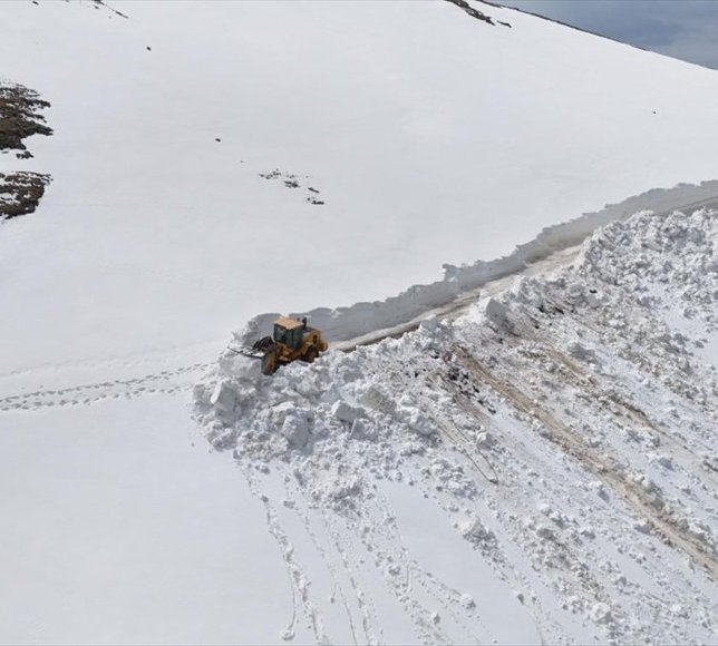 Ordu'nun yayla yollarında karla mücadele çalışmaları sürüyor