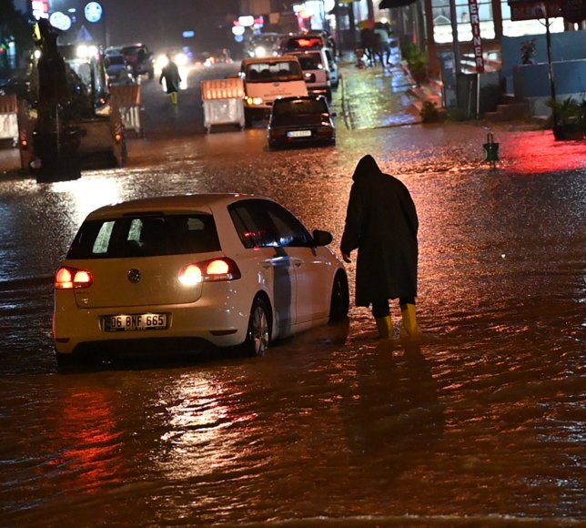 Osmaniye'de sağanak nedeniyle Bülbül Deresi ve Savrun Çayı taştı