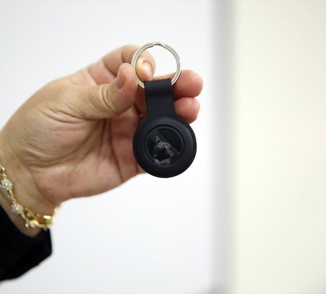 Özel gereksinimli bireylerin güvenliğini artırmak için ailelere akıllı takip cihazı desteği