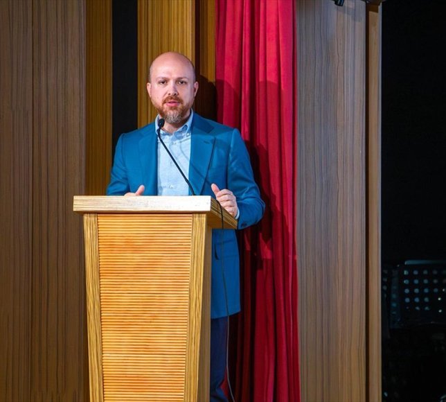 Palet Türk Müziği İlkokulunda musiki eğitimi alan öğrencilere sertifikaları verildi