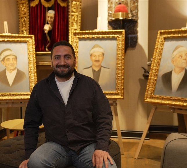 Ressam Cem Kebenç'in 'Kavuklu Serisi' Baba Sahne'de sanatseverlerle buluştu