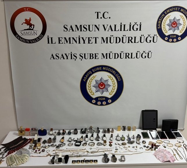 Samsun'da evlerden hırsızlık yapan 4 zanlı yakalandı