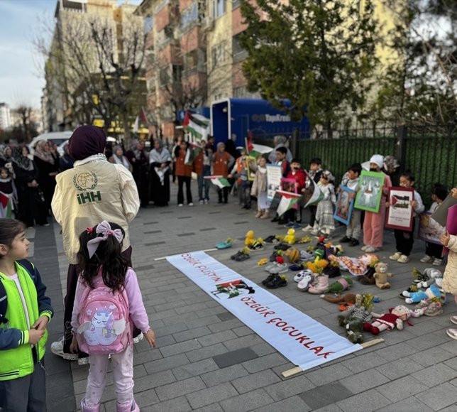 Siirt'te Gazzeli çocuklar için sessiz eylem düzenlendi