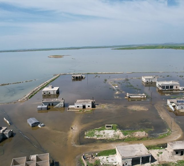 Suriye'nin İdlib vilayetinde sel nedeniyle bazı evler ve tarım arazileri su altında kaldı