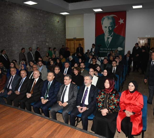 Trabzon'da Hüseyin Kazaz Kültür Merkezi kapılarını yeniden sanata ve sanatseverlere açtı