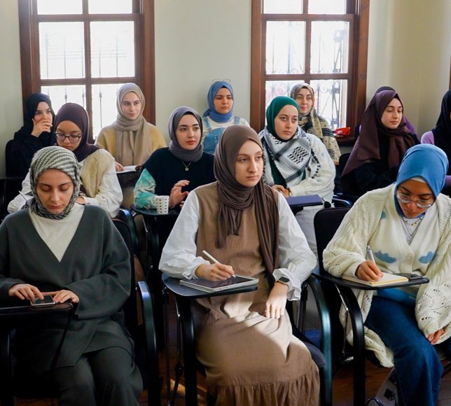 TÜRGEV Filistin'den gelen 246 kız öğrenciye eğitim kapısı açtı