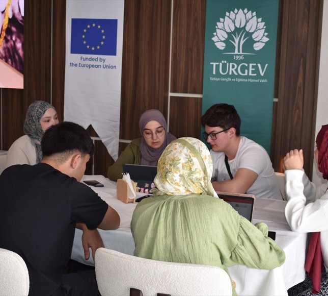 TÜRGEV öncülüğünde buluşan gençler Kosova'da dezenformasyona karşı ortak çözümler üretti