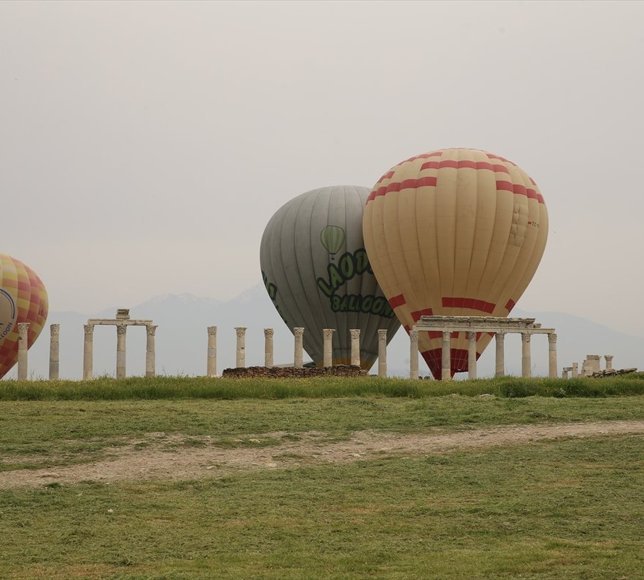Vali Köşger, Laodikya Antik Kenti'nde inceleme yaptı