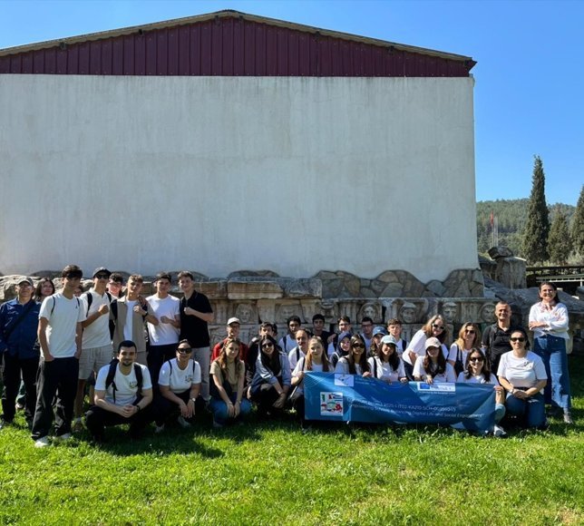 Yabancı öğretmen ve öğrenciler Stratonikeia Antik Kenti'ni gezdi