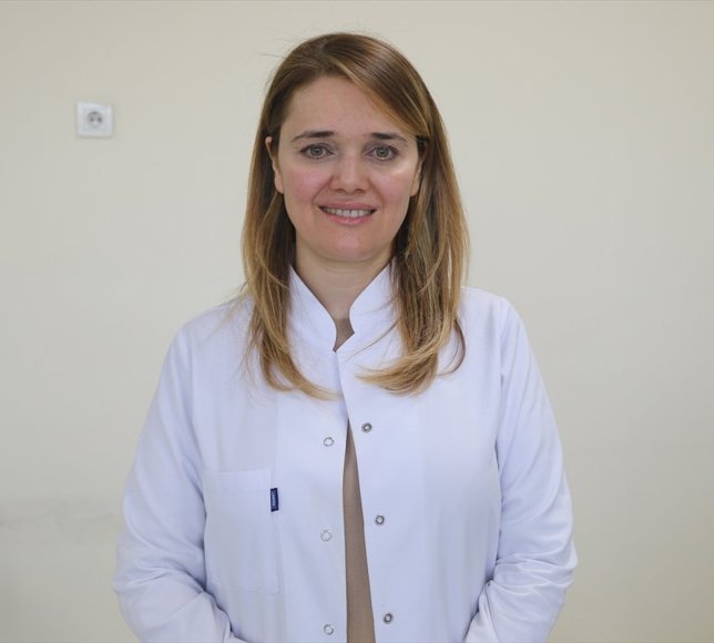 Yüz siniri ağrıları nedeniyle konuşamayan hasta lazer tedavisiyle sağlığına kavuştu