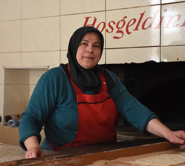Çırak olarak başladığı pide fırınında 8 yıldır ustalık yapıyor