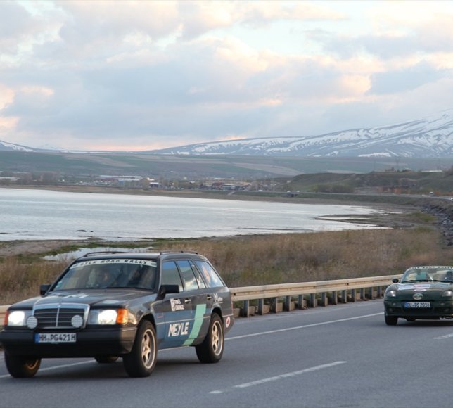 Doğu-Batı Dostluk ve İpek Yolu Rallisi'nin Bitlis etabı tamamlandı