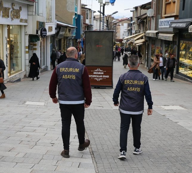 Erzurumlu çift, polisin hızlı refleksi ve kuyumcunun dikkati sayesinde dolandırılmaktan kurtuldu