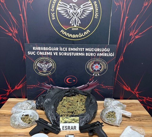İzmir'de motosikletle uyuşturucu satanlara yönelik operasyonda 3 şüpheli yakalandı