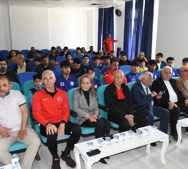 Malatya'da kaleci antrenörlerine eğitim verildi