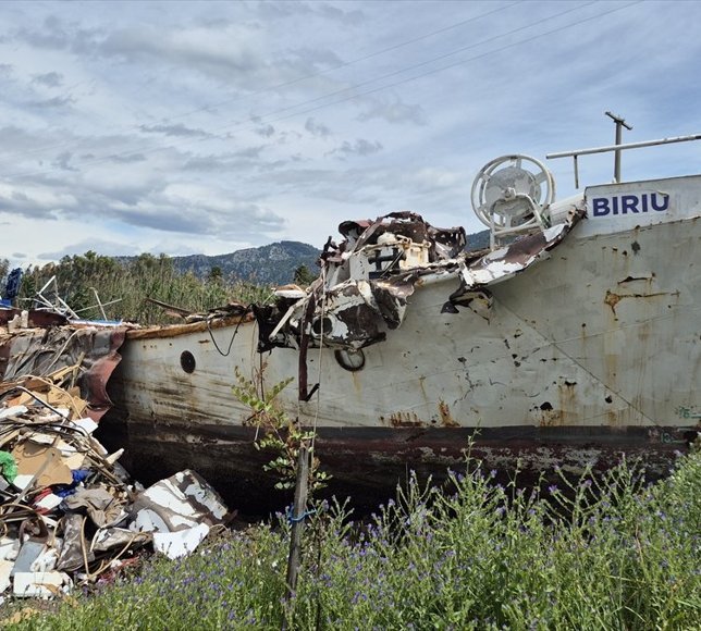 Muğla'da 4 yıl önce göçmen operasyonunda yakalanan gemi hurdaya ayrıldı