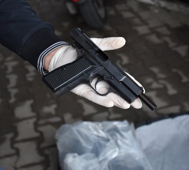 Sakarya ve Bolu'daki silah kaçakçılığı operasyonunda yakalanan 2 zanlıya tutuklama
