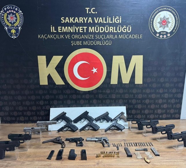 Sakarya'da silah kaçakçılığı operasyonunda 2 zanlı tutuklandı