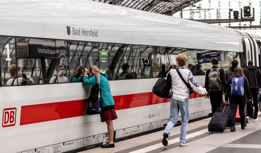 Almanya'da Demiryolu Grevi Uzun Mesafe Tren Seferlerini Olumsuz Etkiledi