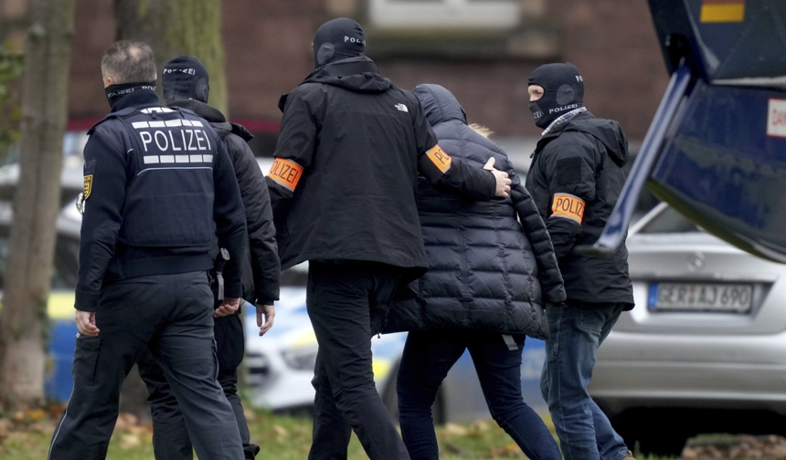 Almanya'da Aşırı Sağcı Şüpheliler Darbe Planıyla Suçlanıyor