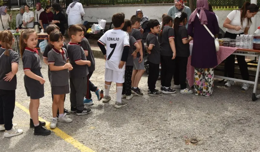 Manisa'da kermes etkinliği büyük ilgi gördü