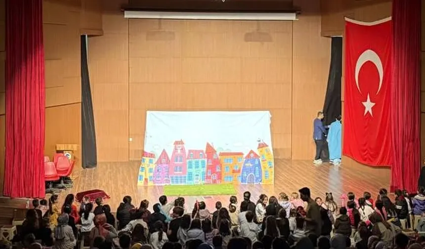 Sakarya'da çocuklar şenlikte gönüllerince eğlendi
