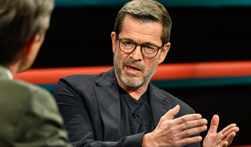 Guttenberg: “Demokrasinin istikrarı için büyük tartışmalara ihtiyaç var”