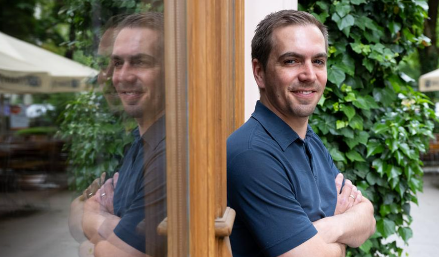 Philipp Lahm’a Almanya’nın En Yüksek Onuru: Liyakat Nişanı