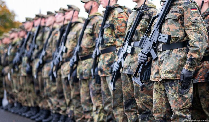 Almanya'da savaşa hazırlık dersi gündeme geldi
