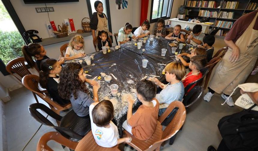 Efes Tarlası Yaşam Köyü Üretici Pazarında doğal ürünlere yoğun ilgi