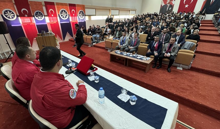 Ardahan Üniversitesi'nde TEKNOFEST'te başarı sağlamak için tecrübe paylaşımı yapıldı