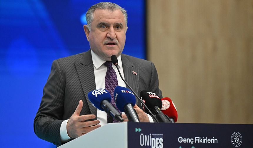 Gençlik ve Spor Bakanı Osman Aşkın Bak, ÜNİDES'in programına katıldı