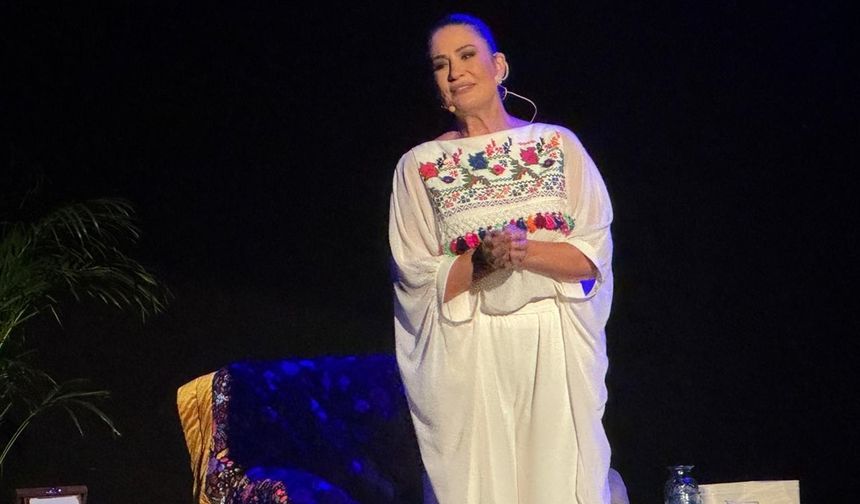 RÖPORTAJ - İclal Aydın tek kişilik gösterisi 'Ama Değil, Rağmen'i AA'ya anlattı: