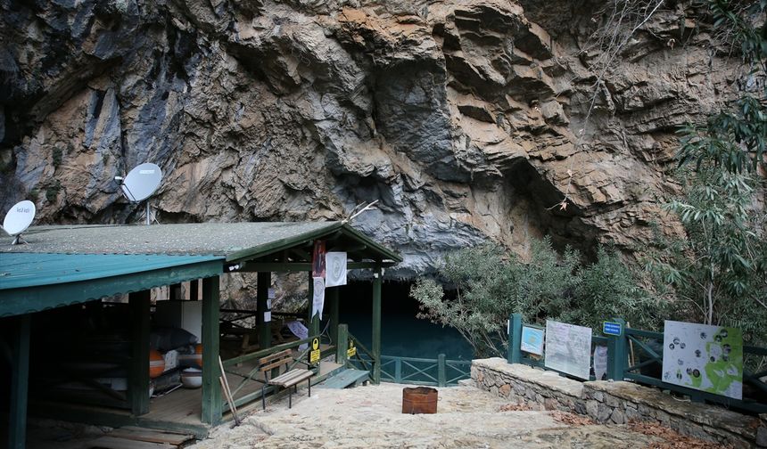 Altınbeşik Mağarası'nın yürüyüş yolu çelik kafesle korunacak