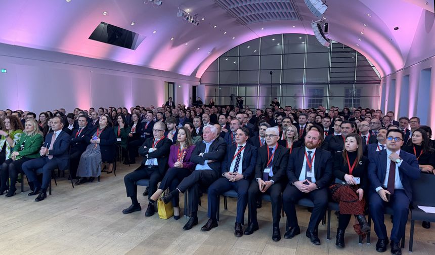 Hollanda'nın başkenti Amsterdam'da 'Türkiye-Hollanda İş Platformu' kuruldu