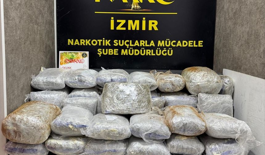 İzmir'de otomobilde 65 kilo 367 gram uyuşturucu ele geçirildi